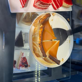 Vialand Şubesinde Bayat Tatlılar Ve İlgisiz Personel Deneyimi