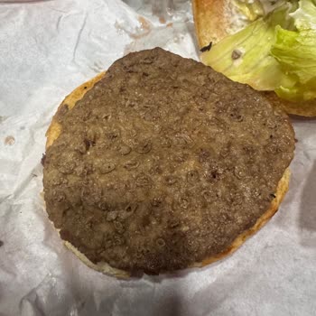 Burger King Siparişimde Köftelerin Üzerinde Pis Mantar Benzeri Görüntü