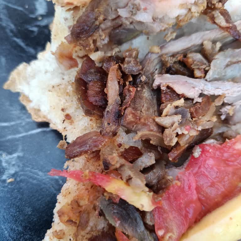 Bayat Ve Kırpık Döner, Saygısız Hizmet