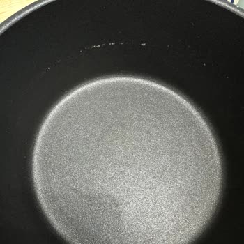 Karaca Bio Diamond Tencere Setinin İç Yüzeyi Soyuluyor, Garanti Süreci İşlemiyor