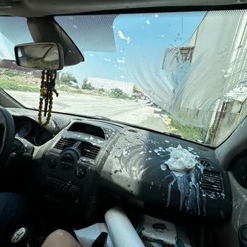 Kefirix Şişesi Açılırken Patladı, Araçta Zarara Ve Panik Yaşanmasına Sebep Oldu