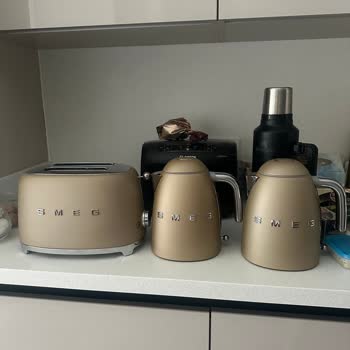 Smeg Kettle'ın Dış Yüzeyinde Temizlik Sonrası Kalıcı Leke Ve Renk Atması