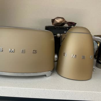 Smeg Kettle'ın Dış Yüzeyinde Temizlik Sonrası Kalıcı Leke Ve Renk Atması