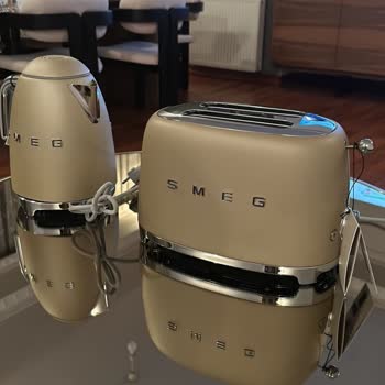 Smeg Kettle'ın Dış Yüzeyinde Temizlik Sonrası Kalıcı Leke Ve Renk Atması