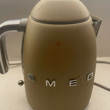 Smeg Kettle'ın Dış Yüzeyinde Temizlik Sonrası Kalıcı Leke Ve Renk Atması