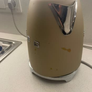 Smeg Kettle'ın Dış Yüzeyinde Temizlik Sonrası Kalıcı Leke Ve Renk Atması