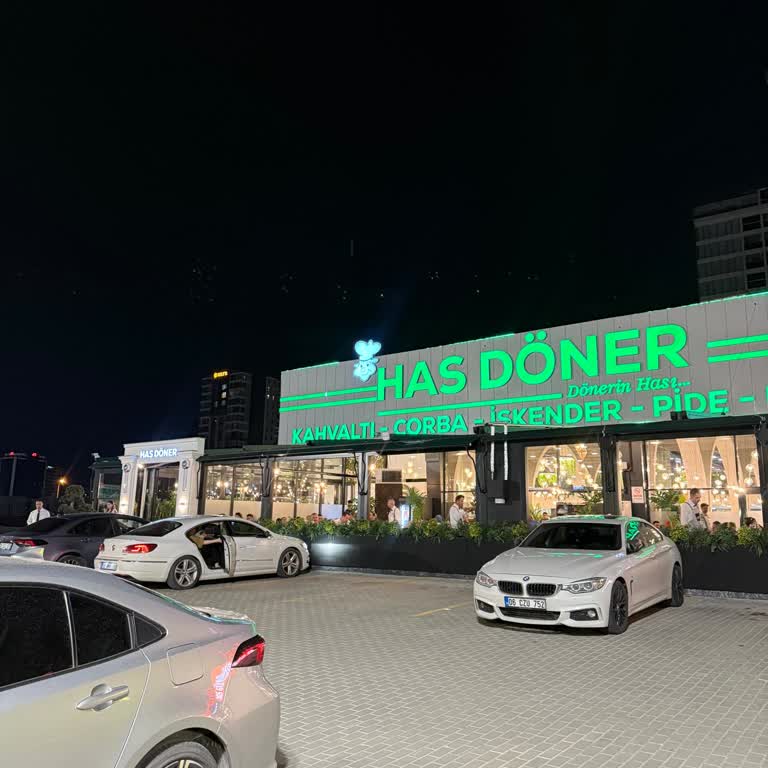 Restoranda Temizlenmemiş Masa Ve Üzerime Dökülen Sıcak Çay Mağduriyeti