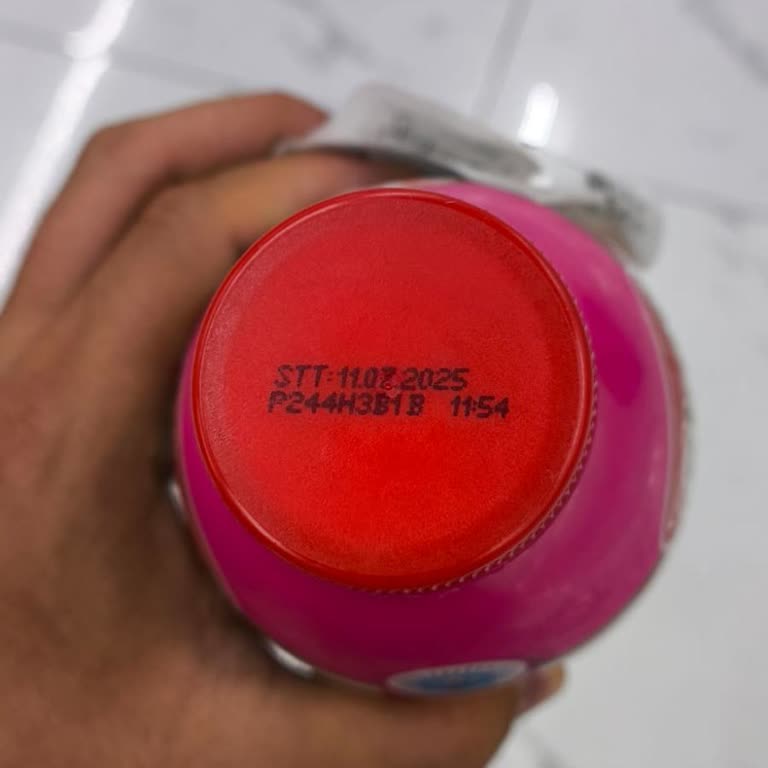 Son Kullanma Tarihi Geçmiş Eker Çilekli Kefir Satışı