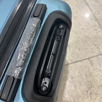 Ajet Uçuşunda Kırılan Bavul İçin Yardım Alamadım, Süreçte Yanıltıldım