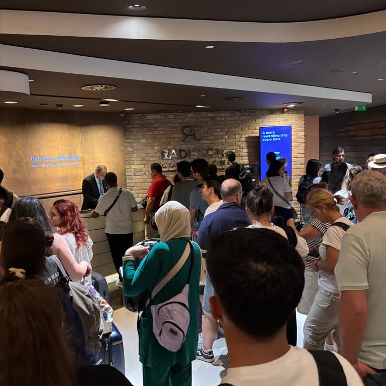 İptal Edilen Uçuşta Bilgilendirme Ve İletişim Eksikliği