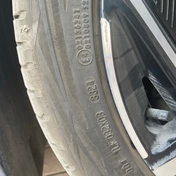 Yeni Aracımın Lastikleri Güven Vermiyor: Yağmurlu Havada Yol Tutuş Sorunu