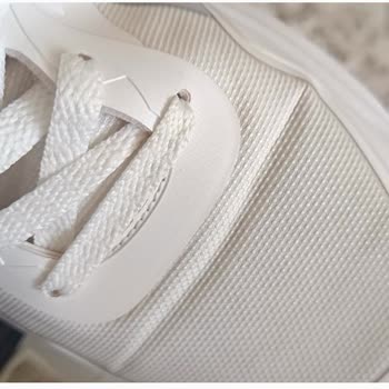 Bir Günlük Ayakkabıda Leke Ve İlgisiz İnceleme Süreci