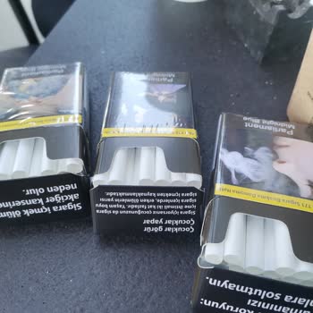 Parliament Midnight Blue Sigaranın Tadında Gariplik Ve Boğaz Yanması