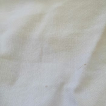 Leke Çıkarıcı Ürün Kullanımı Sonrası Elbisede Renk Değişimi