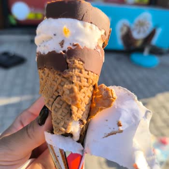 Aldığım Dondurma Bayat Çıktı Ve Birinde Ürün Yoktu