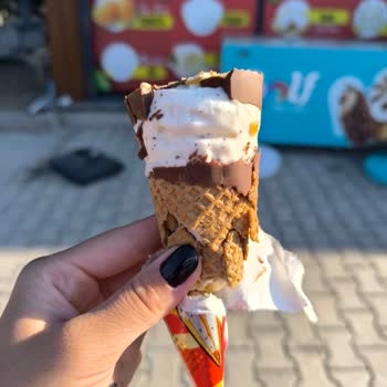 Aldığım Dondurma Bayat Çıktı Ve Birinde Ürün Yoktu