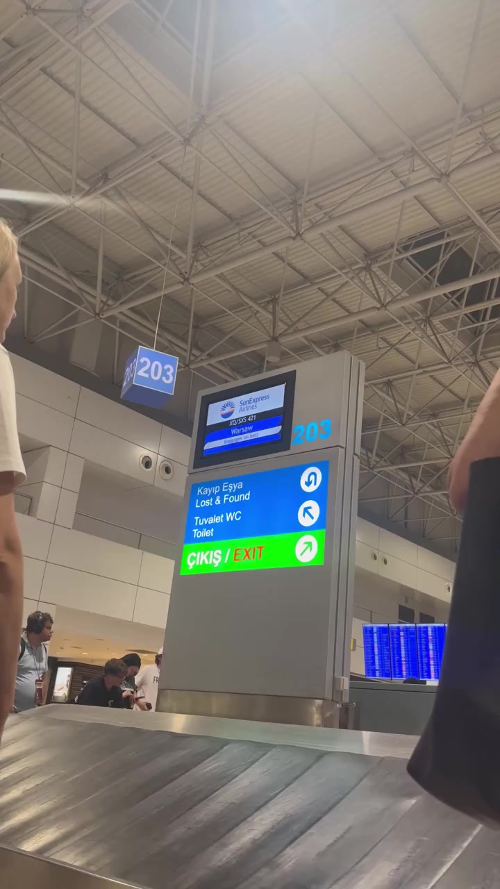 Sunexpress Flug aus Warschau, 2 Stunden Wartezeit auf Gepäck, respektloses Bodenpersonal Videovorschaubild