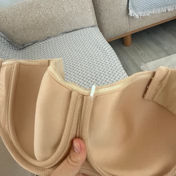 Aldığım Sütyenlerin Telleri Sürekli Çıkıyor, Paramı İstiyorum!