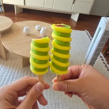 Aldığım Dondurma Beklenenden Küçük Ve Muhatap Bulamıyorum