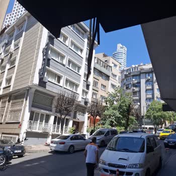 Elektrik Panosu Önüne Damlayan Klima Boruları Ciddi Tehlike Yaratıyor