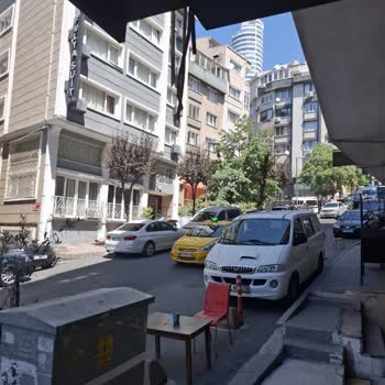 Elektrik Panosu Önüne Damlayan Klima Boruları Ciddi Tehlike Yaratıyor