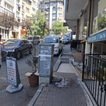 Elektrik Panosu Önüne Damlayan Klima Boruları Ciddi Tehlike Yaratıyor