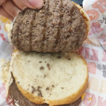 Burger King'te Sağlıksız Ve Kötü Köfte Deneyimi