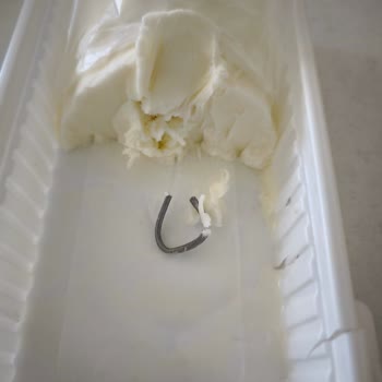 Harras Dondurmanın İçinden Metal Parça Çıkmasıyla Güven Sarsıldı