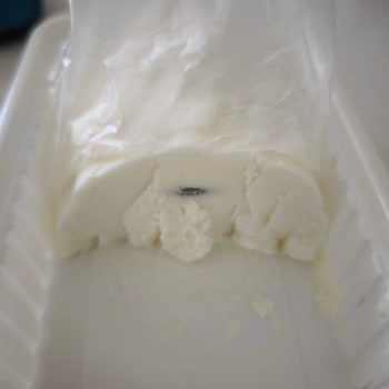 Harras Dondurmanın İçinden Metal Parça Çıkmasıyla Güven Sarsıldı