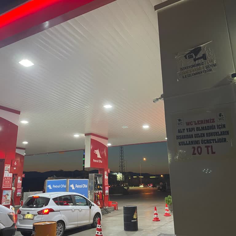 Akaryakıt İstasyonunda Tuvalet Ücretli Kullanıma Sunuluyor