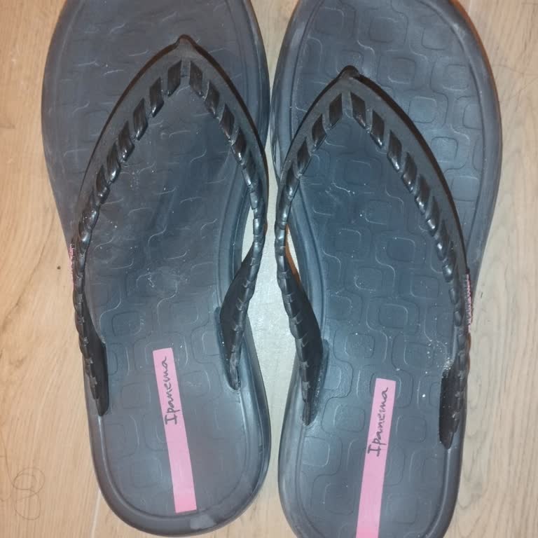 Üretim Hatalı Terlik Ve Yetersiz Müşteri Hizmeti