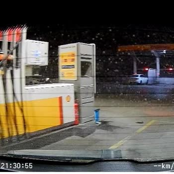 Shell İstasyonunda Personel Hatası Sonucu Araç Kaportam Zarar Gördü