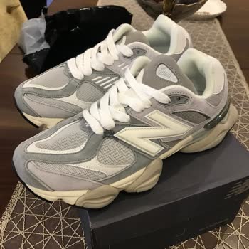 Aldığım Ayakkabıda Yapışkan İzleri Ve Koku Var İade Kabul Edilmiyor