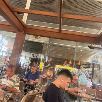 Kahve Dünyası Mark Antalya Şubesinde Kötü Hizmet Ve Temizlik Sorunu