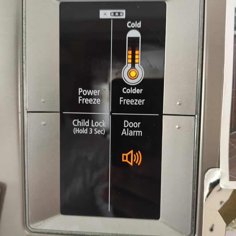 Arçelik Still Hasn’t Fixed My Fridge Display Panel Due to No Stock Since July 21