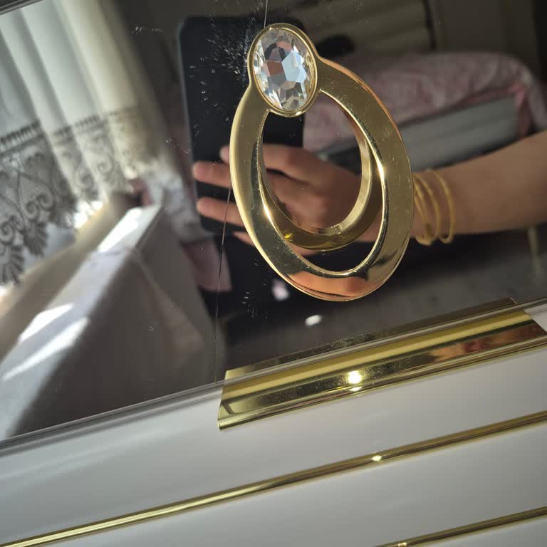 Kurulumda Çatlayan Çekmece Aynası İçin Uzun Süre Çözüm Sağlanmadı