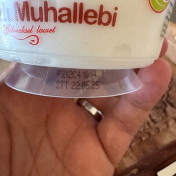 Bozuk Tatlı Satışı Ve Yetersiz Mağaza İlgisi Nedeniyle Sağlık Riski