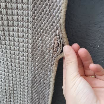 İlk Yıkamada Sökülen Halıya Satıcıdan Destek Alamadım