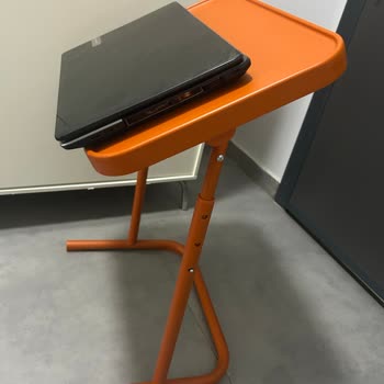 Ikea İşlevsiz Laptop Masası Güvenlik Riski Oluşturuyor