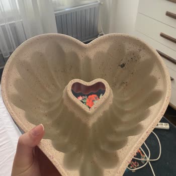 Satın Aldığım Kek Kalıbı Kusurlu Çıktı, Mağaza İlgisiz Ve Yardımcı Olmadı