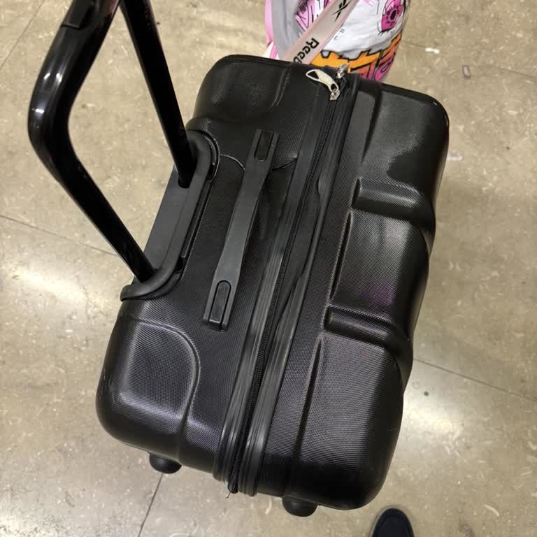 Kırılan Valizim İçin Stokta Ürün Olmadığından Değişim Yapılmıyor