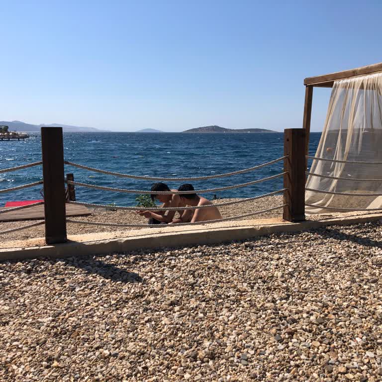Halk Plajında Saygısız Davranışlar Ve İlgisiz Görevli