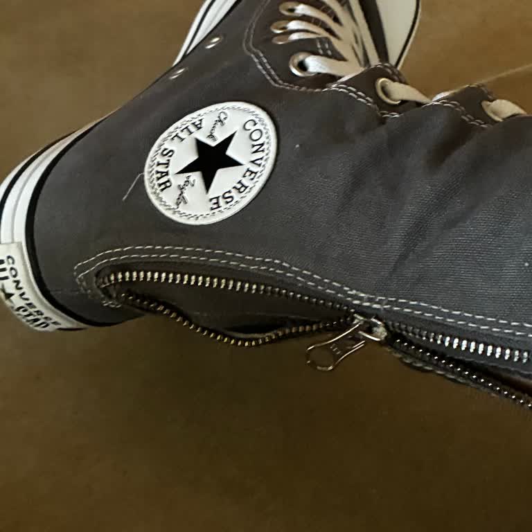 Yeni Alınan Converse Ayakkabının Fermuarı İlk Kullanımda Bozuldu