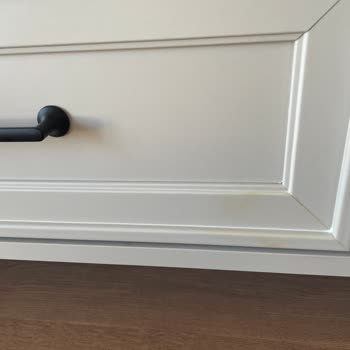 Garanti Kapsamındaki TV Ünitesinin Sararması İçin Yetersiz Destek Ve Yüksek Servis Ücreti Talebi