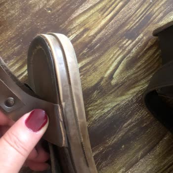 Yanıltıcı Hakiki Deri İbaresiyle Satılan Ayakkabının Kalitesiz Çıkması