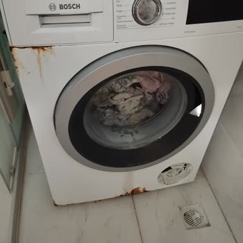 Bosch Çamaşır Makinesi Hem Paslandı Hem De Arızalı