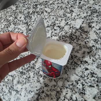 Danone Tikveşli Çilekli Yoğurt Çileksiz Ve Güvensiz Çıktı