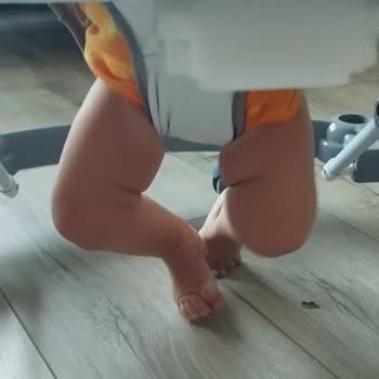 Pregobaby   Teddy Yürüteç 6 Aylık Bebeğe Uygun Değil, Ayaklar Yere Değmiyor