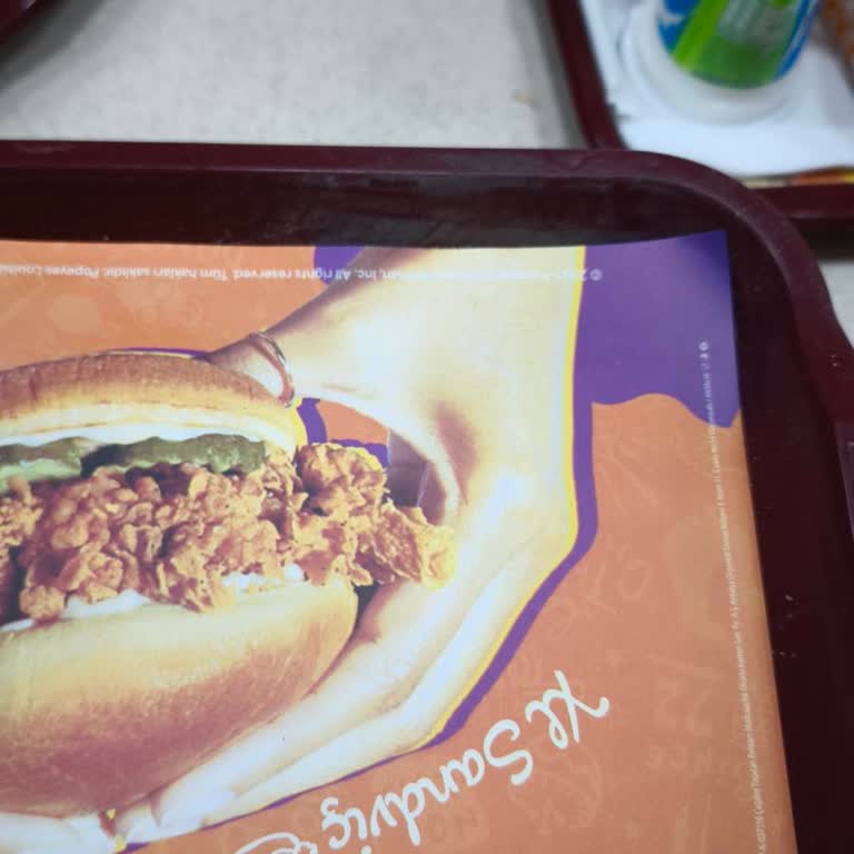 Popeyes Akbatı Şubesinde Tabaklarda Hijyen Sorunu Ve Sigara Külü Şikayeti