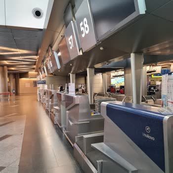 Moskova Havalimanında Ajet Personeli Yoktu Mağdur Edildik